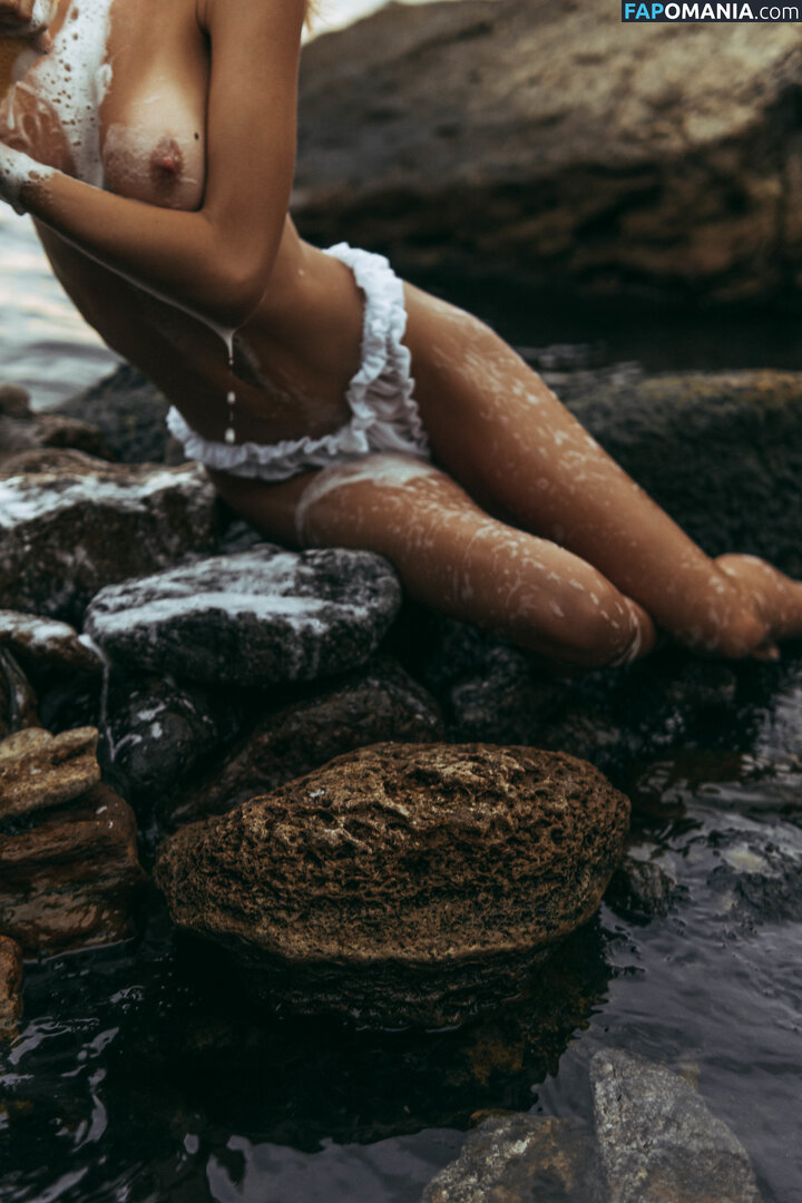 Irimooree Iri_Moore / https: / irimooree Meztelen OnlyFans  Kikerült fotó #3