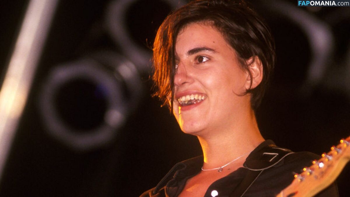 Justine Frischmann Meztelen OnlyFans  Kikerült fotó #3