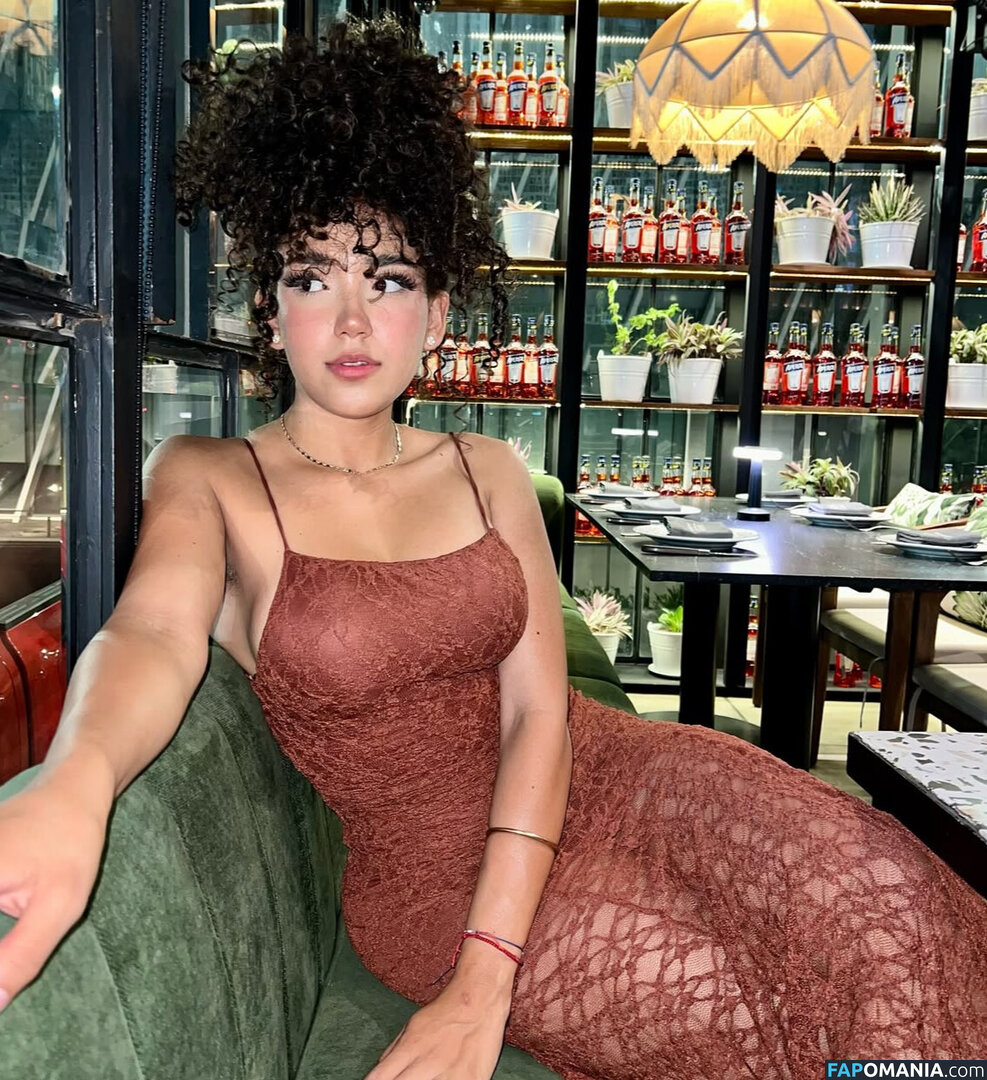 Karla Alessandra / Ksscurl Meztelen OnlyFans  Kikerült fotó #2