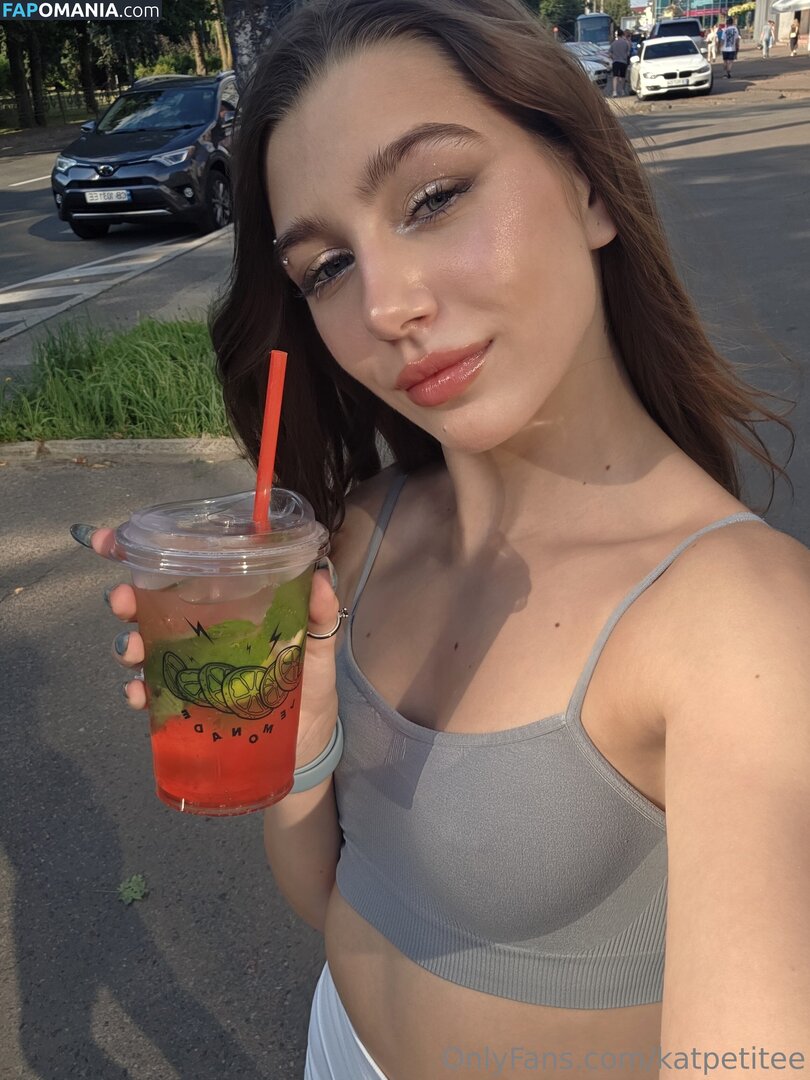 katiepetitte / katpetitee Meztelen OnlyFans  Kikerült fotó #1