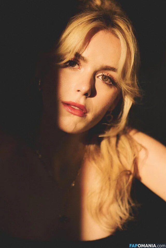 AdventuresSabrina / Kiernan Shipka / kiernanshipka Meztelen OnlyFans  Kikerült fotó #21