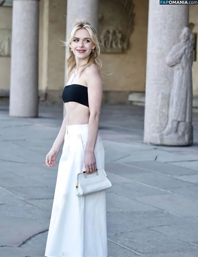 AdventuresSabrina / Kiernan Shipka / kiernanshipka Meztelen OnlyFans  Kikerült fotó #92