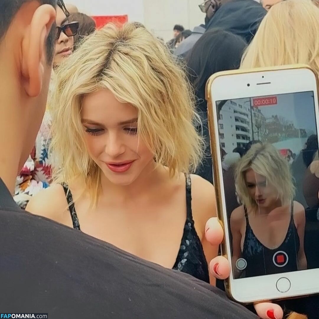 AdventuresSabrina / Kiernan Shipka / kiernanshipka Meztelen OnlyFans  Kikerült fotó #496