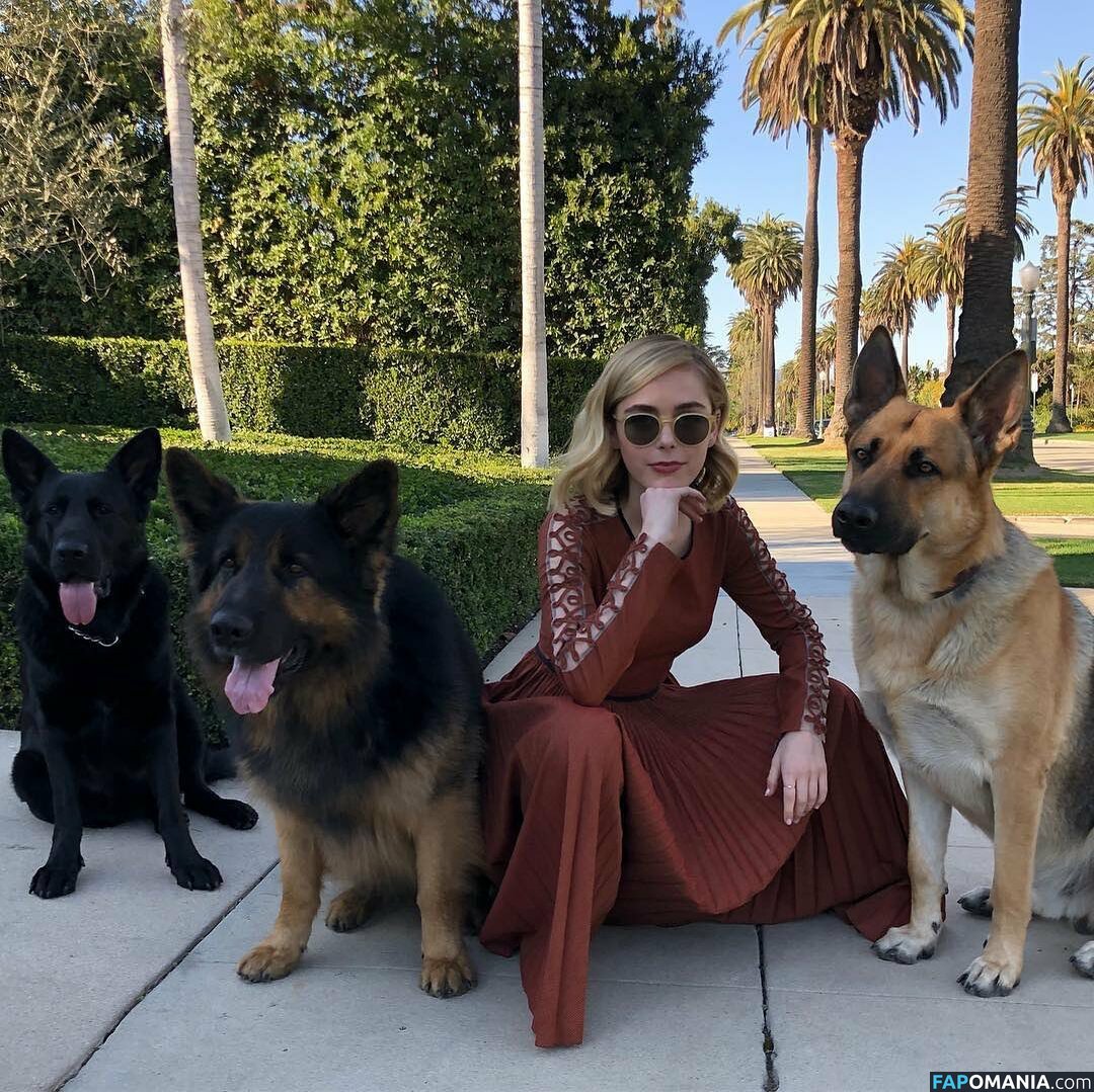 AdventuresSabrina / Kiernan Shipka / kiernanshipka Meztelen OnlyFans  Kikerült fotó #656