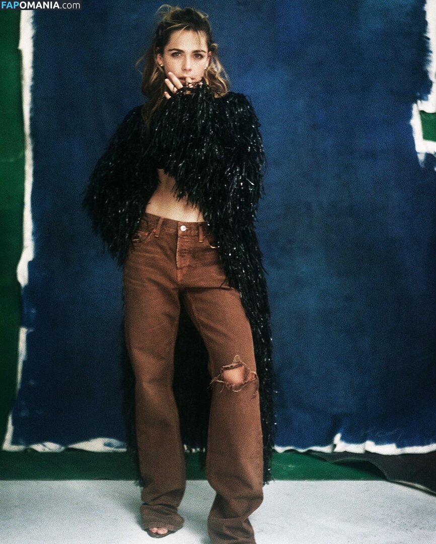 AdventuresSabrina / Kiernan Shipka / kiernanshipka Meztelen OnlyFans  Kikerült fotó #1554