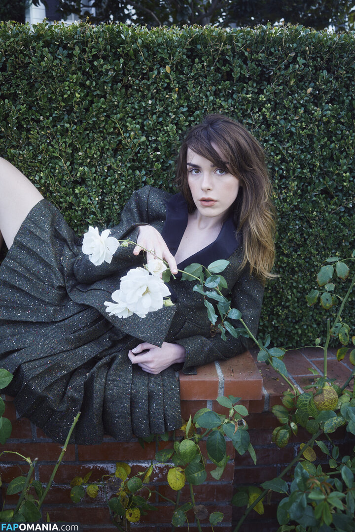 AdventuresSabrina / Kiernan Shipka / kiernanshipka Meztelen OnlyFans  Kikerült fotó #1562