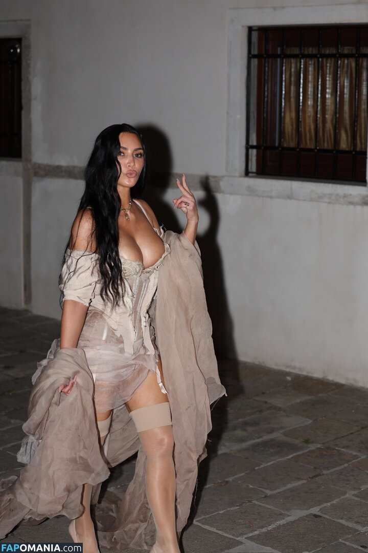 Kim Kardashian / kimkadarshian / kimkardashian Meztelen OnlyFans  Kikerült fotó #23