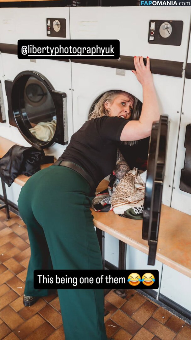 KneeDeepInLife / Laura Belbin / knee_deep_in_life Meztelen OnlyFans  Kikerült fotó #1