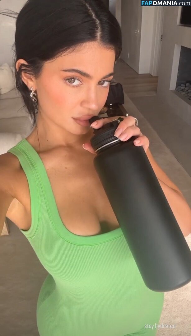 Kylie Jenner / kyliejenner / kyliejenner.2 Meztelen OnlyFans  Kikerült fotó #30