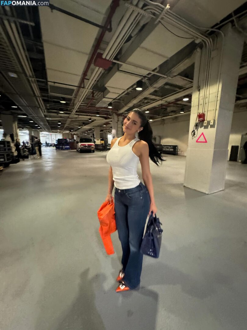 Kylie Jenner / https: / kyliejenner / kyliejenner.2 Meztelen OnlyFans  Kikerült fotó #85