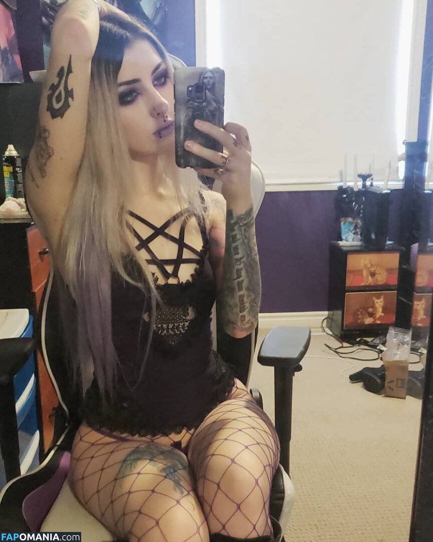 ladysurvival / ladysurvivalwow / onlyfungi Meztelen OnlyFans  Kikerült fotó #2