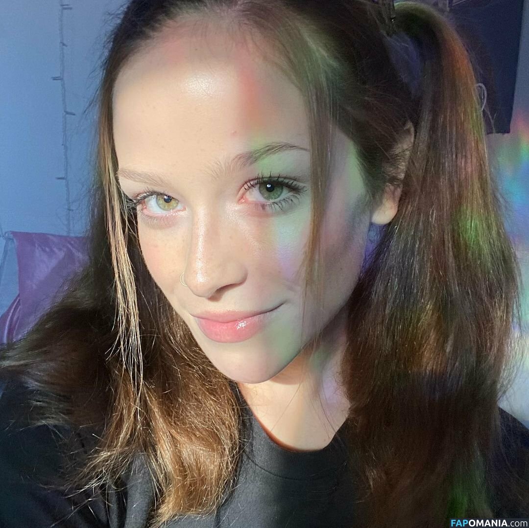 lilly_spunk / lillyspunk / outer.space.fairy Meztelen OnlyFans  Kikerült fotó #5