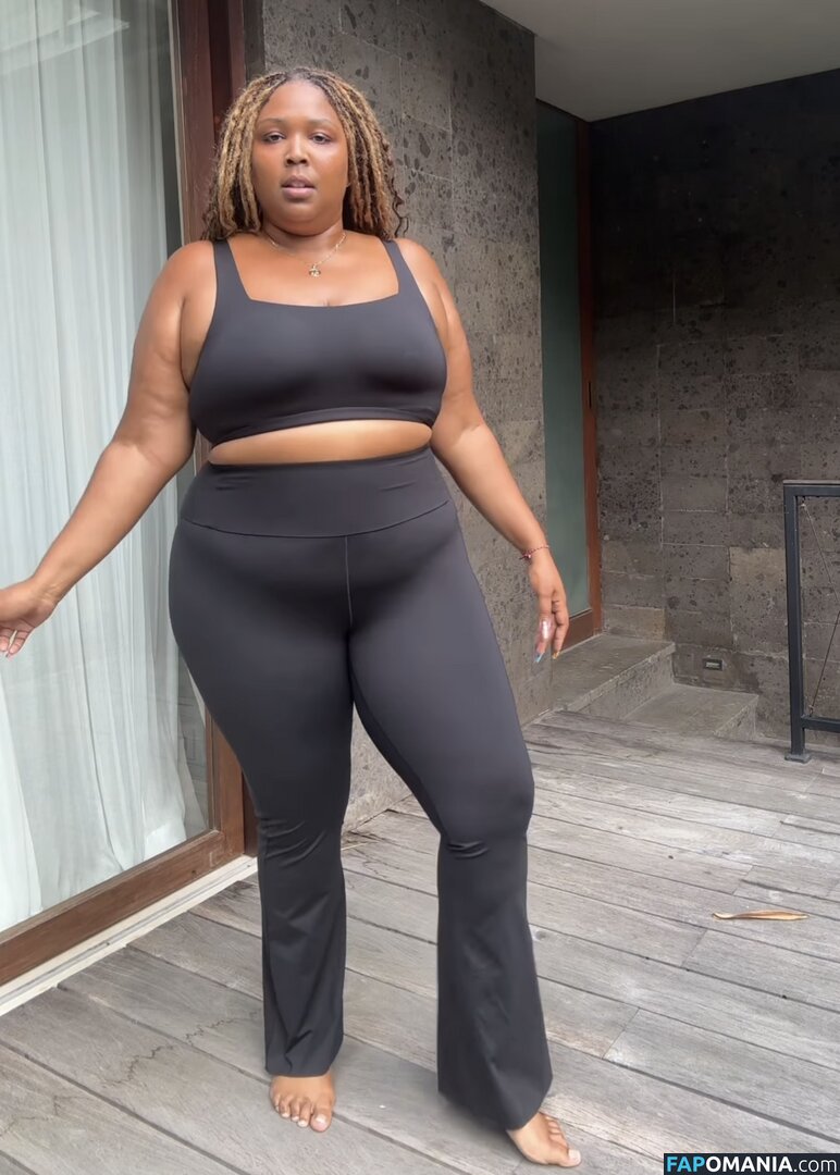 Lizzo / lizzobeeating Meztelen OnlyFans  Kikerült fotó #28