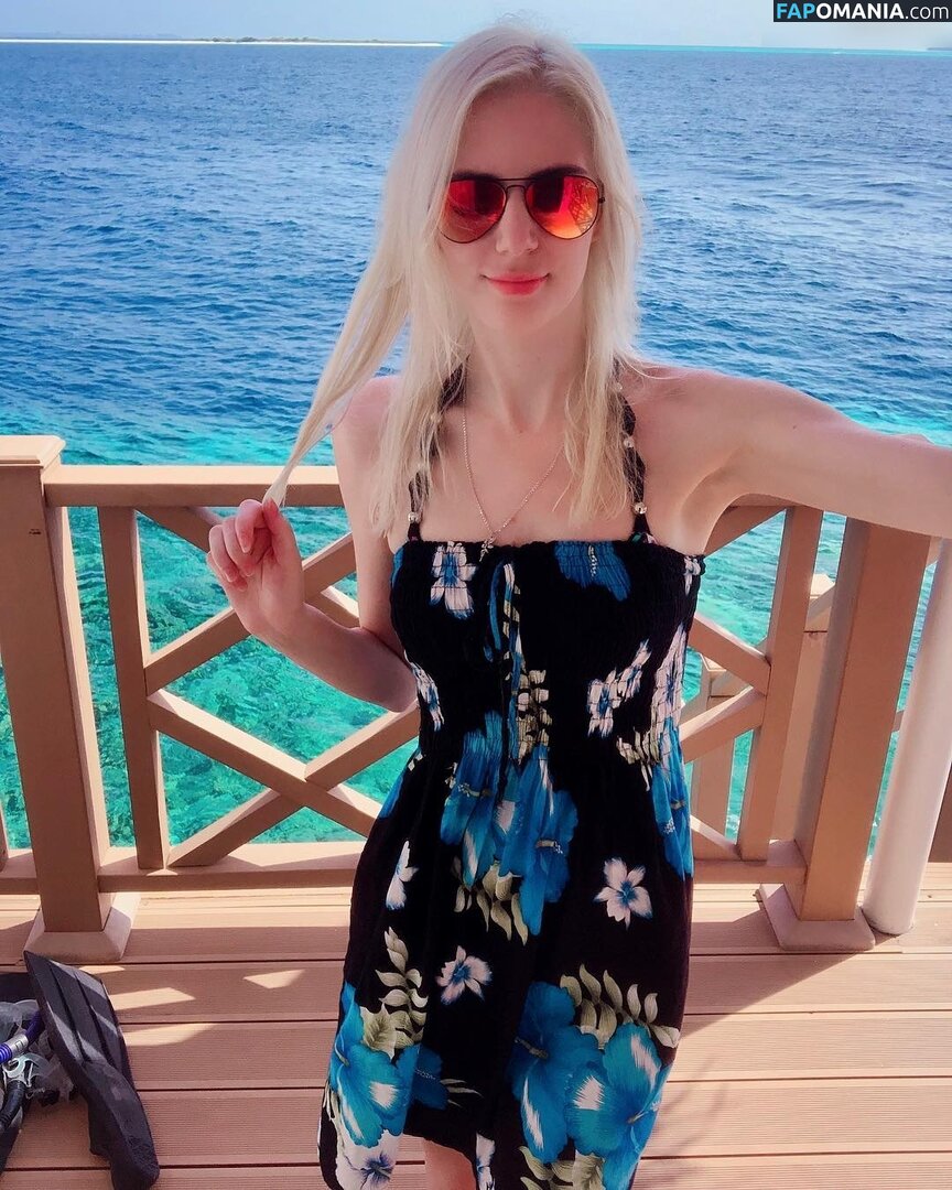 Lory / loorybbyg / vinoogeile Meztelen OnlyFans  Kikerült fotó #3