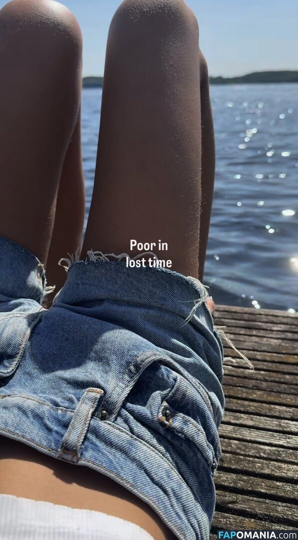 Lotta Emilie Stichler / lottastichler Meztelen OnlyFans  Kikerült fotó #14