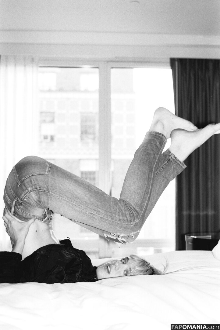 Mackenzie Davis Meztelen OnlyFans  Kikerült fotó #8