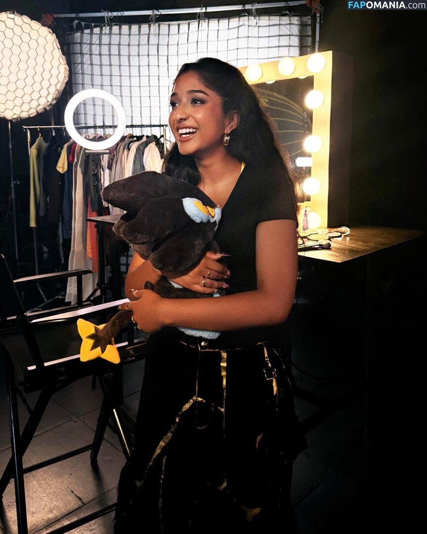 Maitreyi Ramakrishnan / maitreyiramakrishnan / ramakrishnannn Meztelen OnlyFans  Kikerült fotó #3