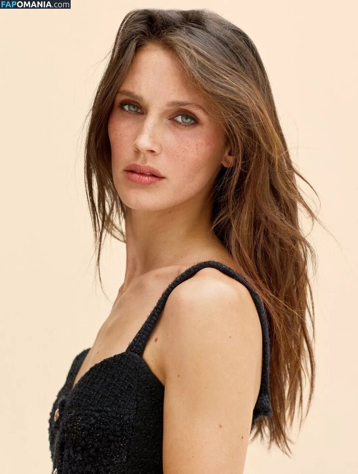 Marine Vacth / https: / marine_vacth / marinvacth Meztelen OnlyFans  Kikerült fotó #5