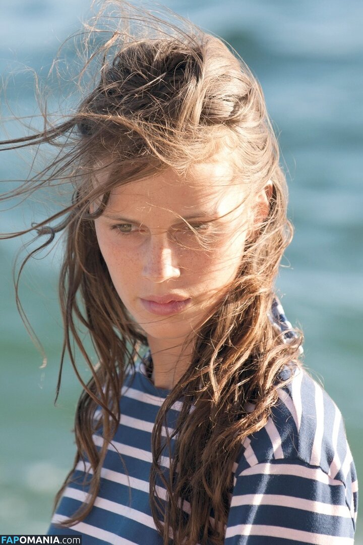Marine Vacth / https: / marine_vacth / marinvacth Meztelen OnlyFans  Kikerült fotó #8