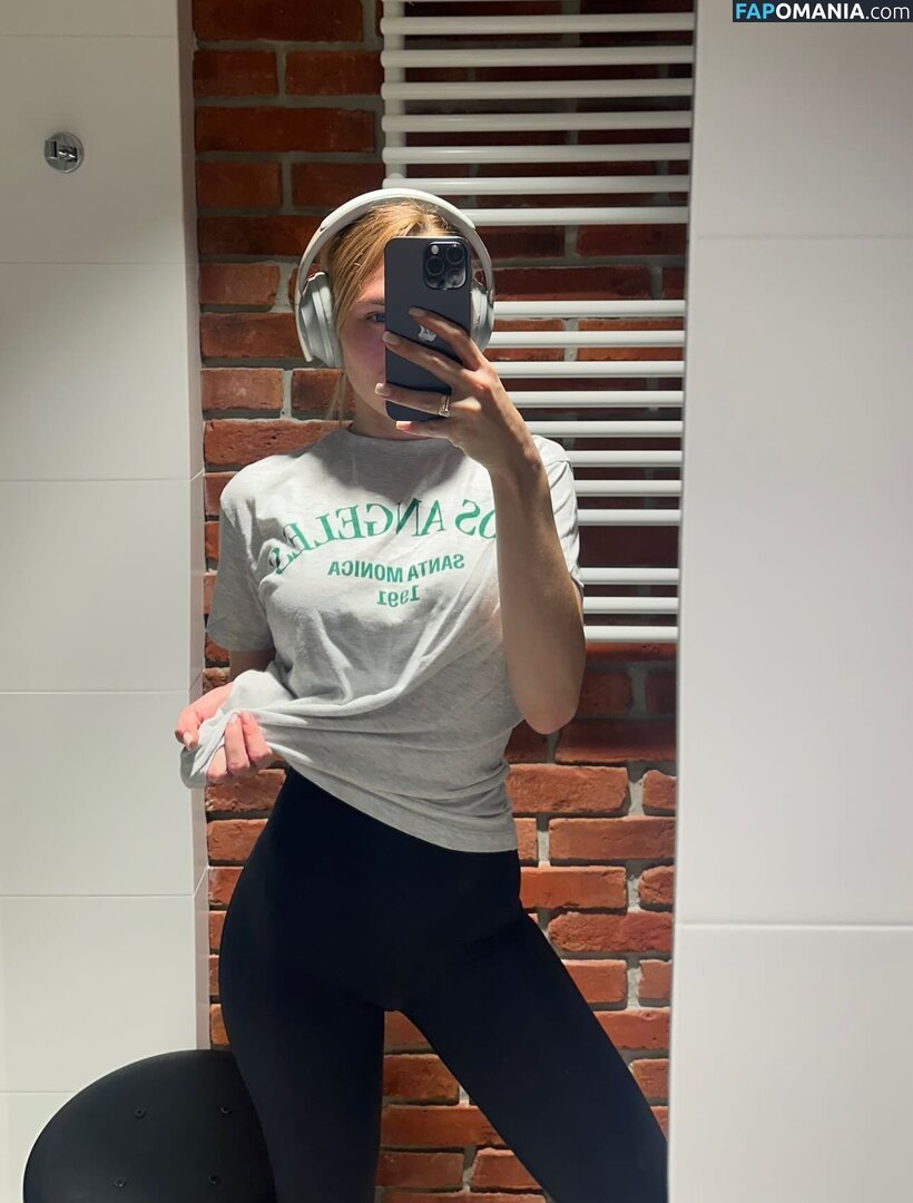 Mihalina Novakovskaya / mihalina_novakovskaya Meztelen OnlyFans  Kikerült fotó #1