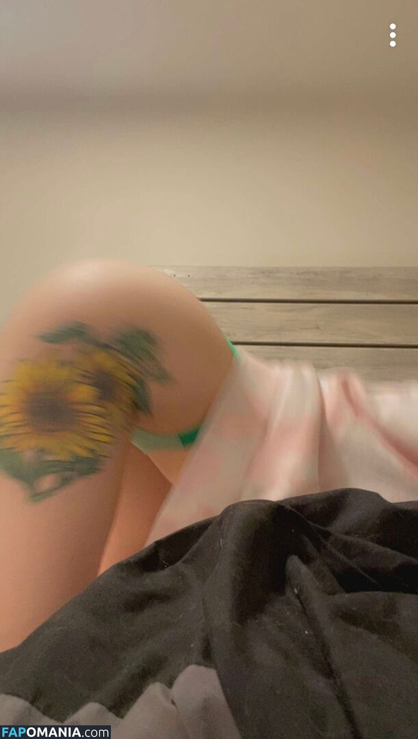 Mikaya / mikachukaylaroo Meztelen OnlyFans  Kikerült fotó #5