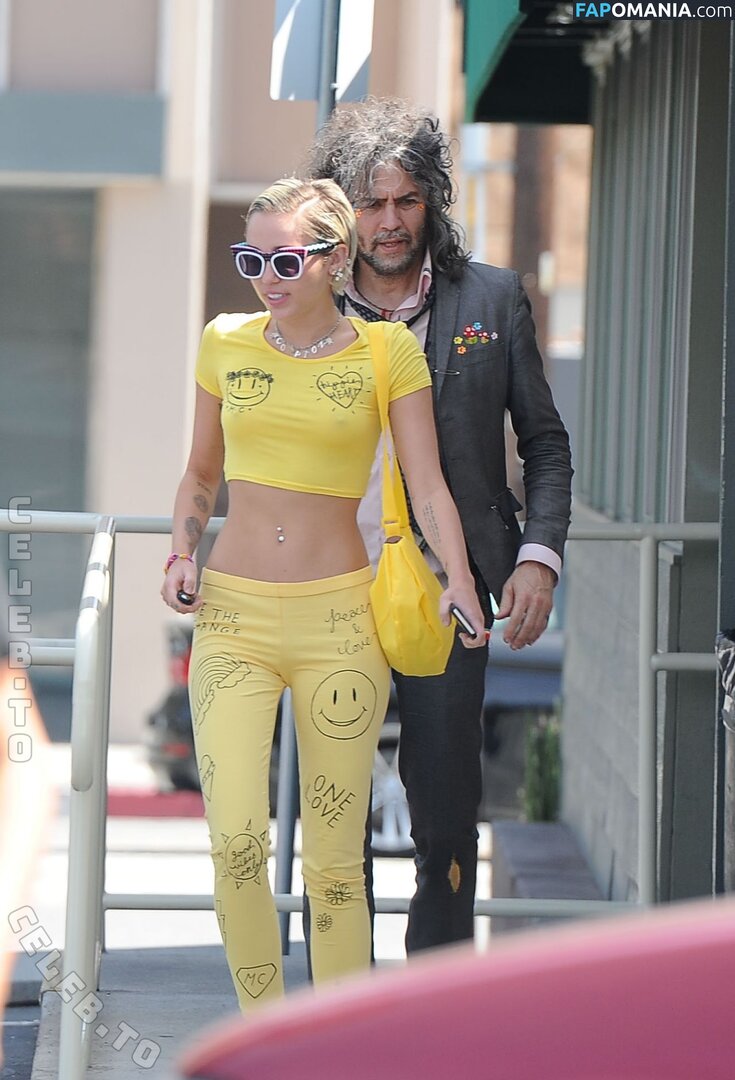Miley Cyrus / https: / mileycyrus Meztelen OnlyFans  Kikerült fotó #6