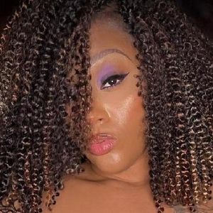 Mimi Curvaceous