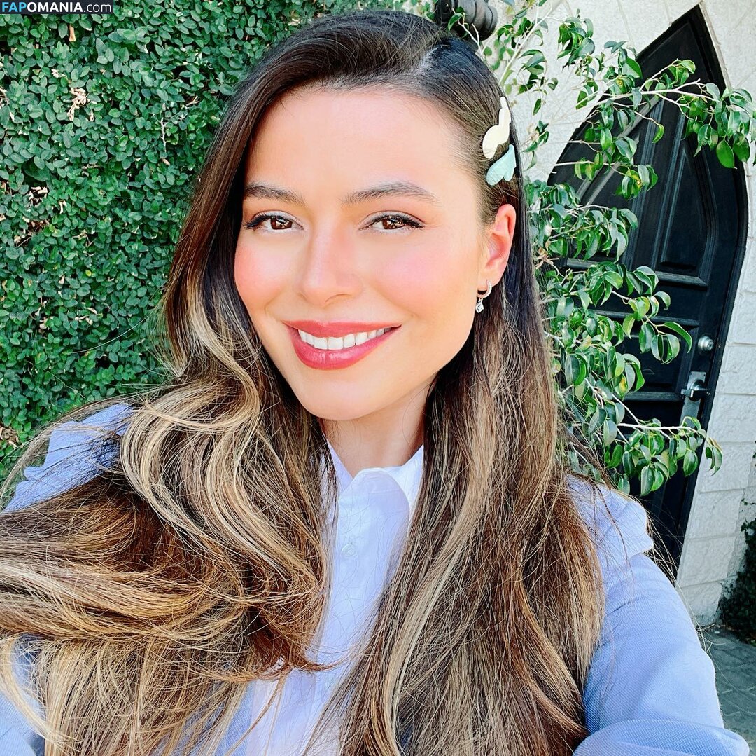 Miranda Cosgrove / MirandaCosgrove / onlyfanssz Meztelen OnlyFans  Kikerült fotó #58