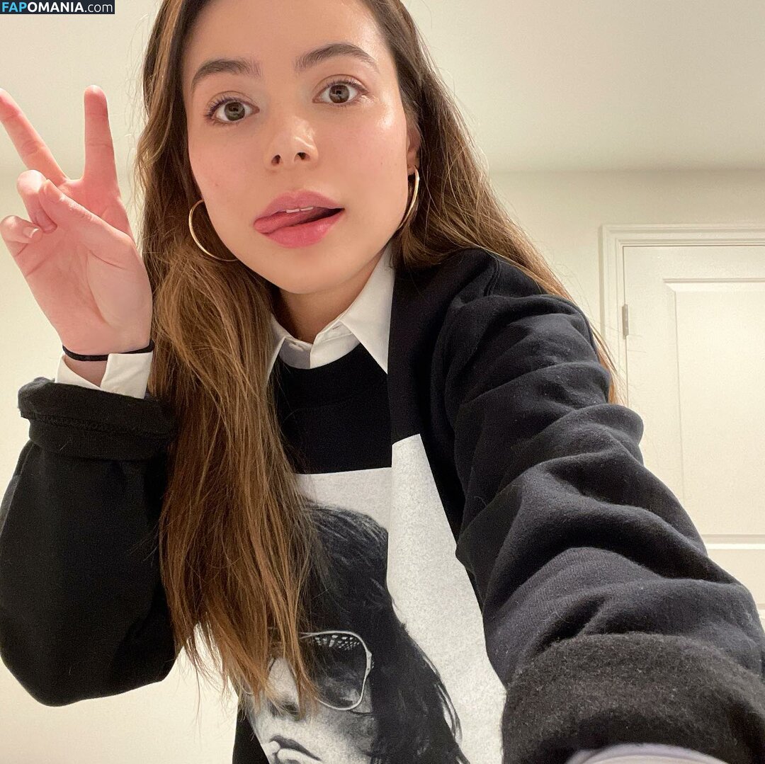 Miranda Cosgrove / MirandaCosgrove / onlyfanssz Meztelen OnlyFans  Kikerült fotó #59