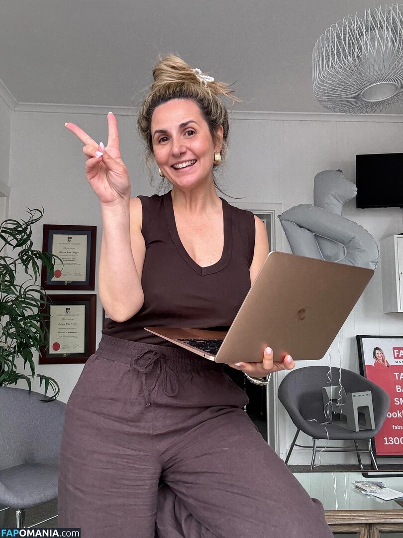 MILF Online Accountant / Miriam Holme / miriamholme Meztelen OnlyFans  Kikerült fotó #8