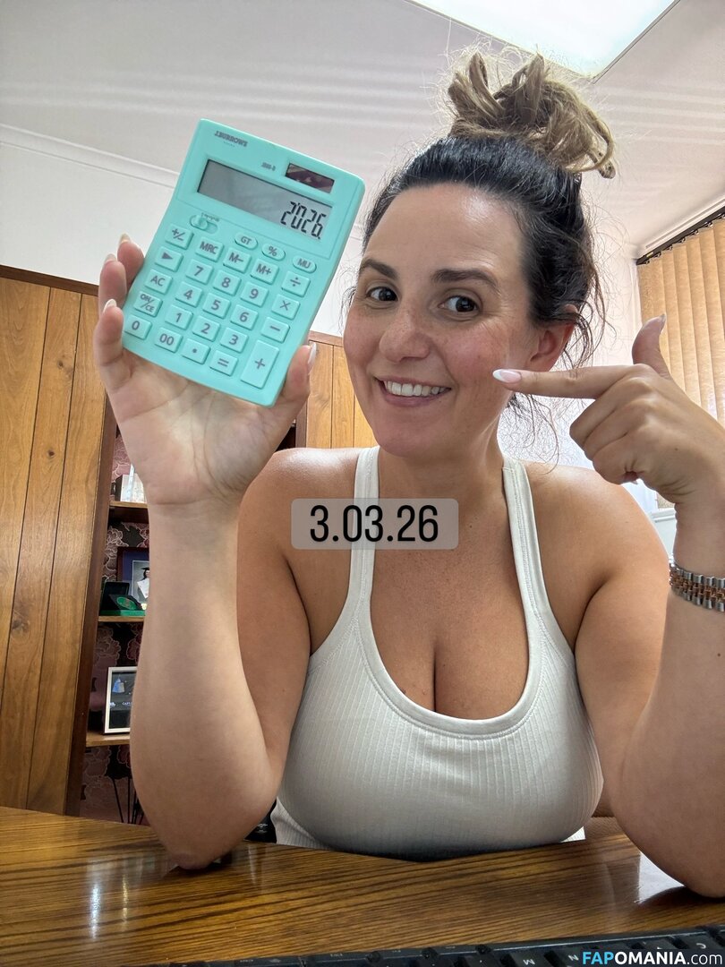 MILF Online Accountant / Miriam Holme / miriamholme Meztelen OnlyFans  Kikerült fotó #18