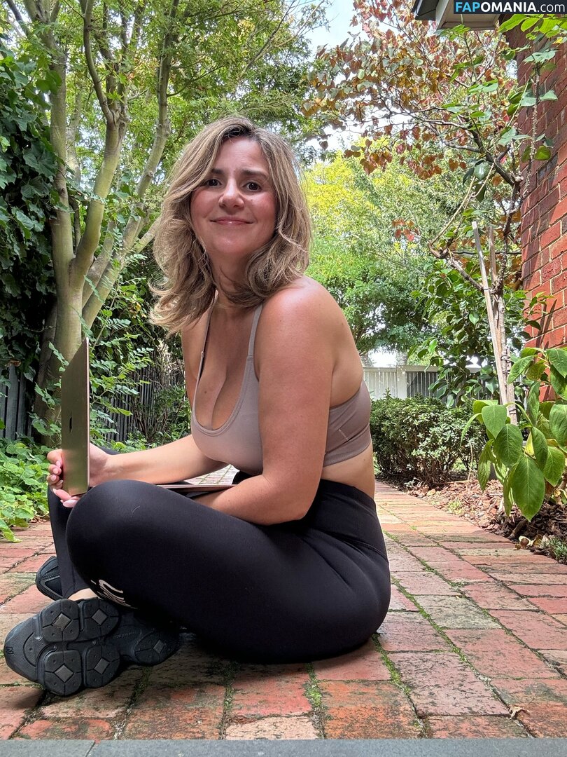 MILF Online Accountant / Miriam Holme / miriamholme Meztelen OnlyFans  Kikerült fotó #20
