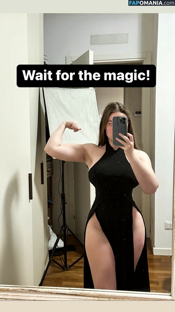 Giulia Valeriani / moonchild_77 / moonchild_777 Meztelen OnlyFans  Kikerült fotó #9
