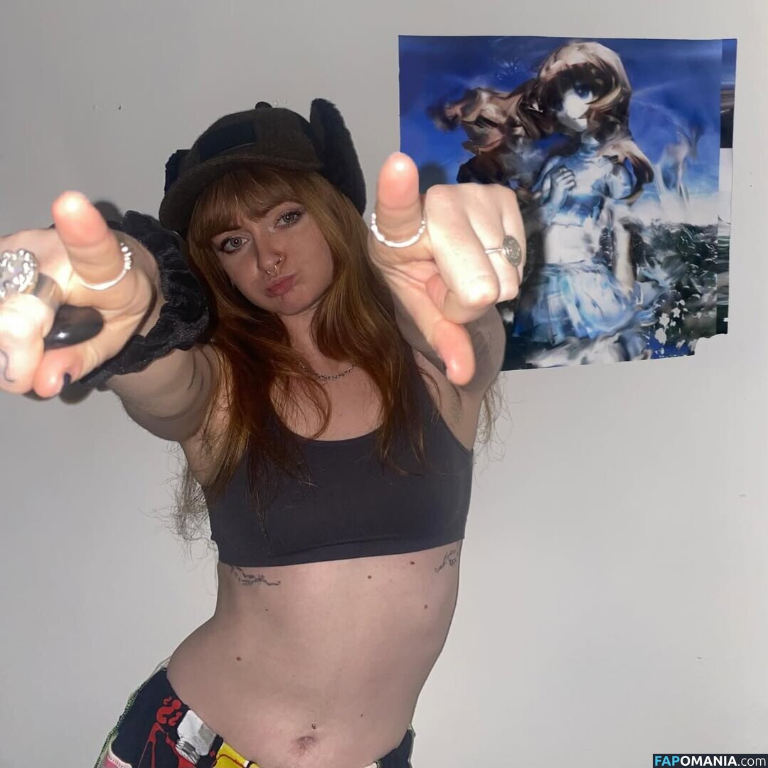 Nina Wilson / Ninajirachi / https: Meztelen OnlyFans  Kikerült fotó #2