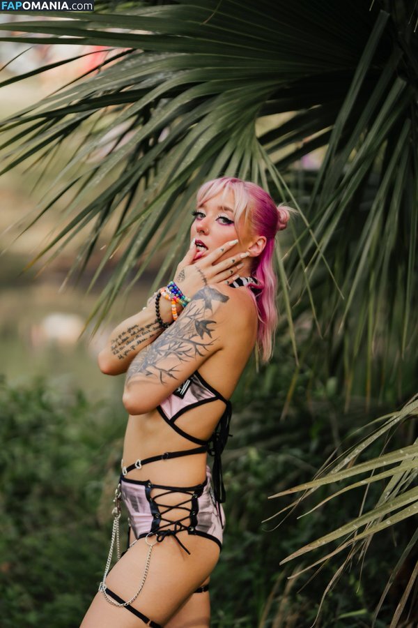 chloeblackz / onevegetabletwo Meztelen OnlyFans  Kikerült fotó #3