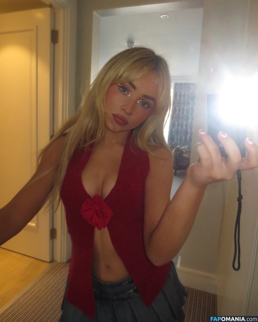 Sabrina Carpenter / https: / sabrinacarpenter Meztelen OnlyFans  Kikerült fotó #43