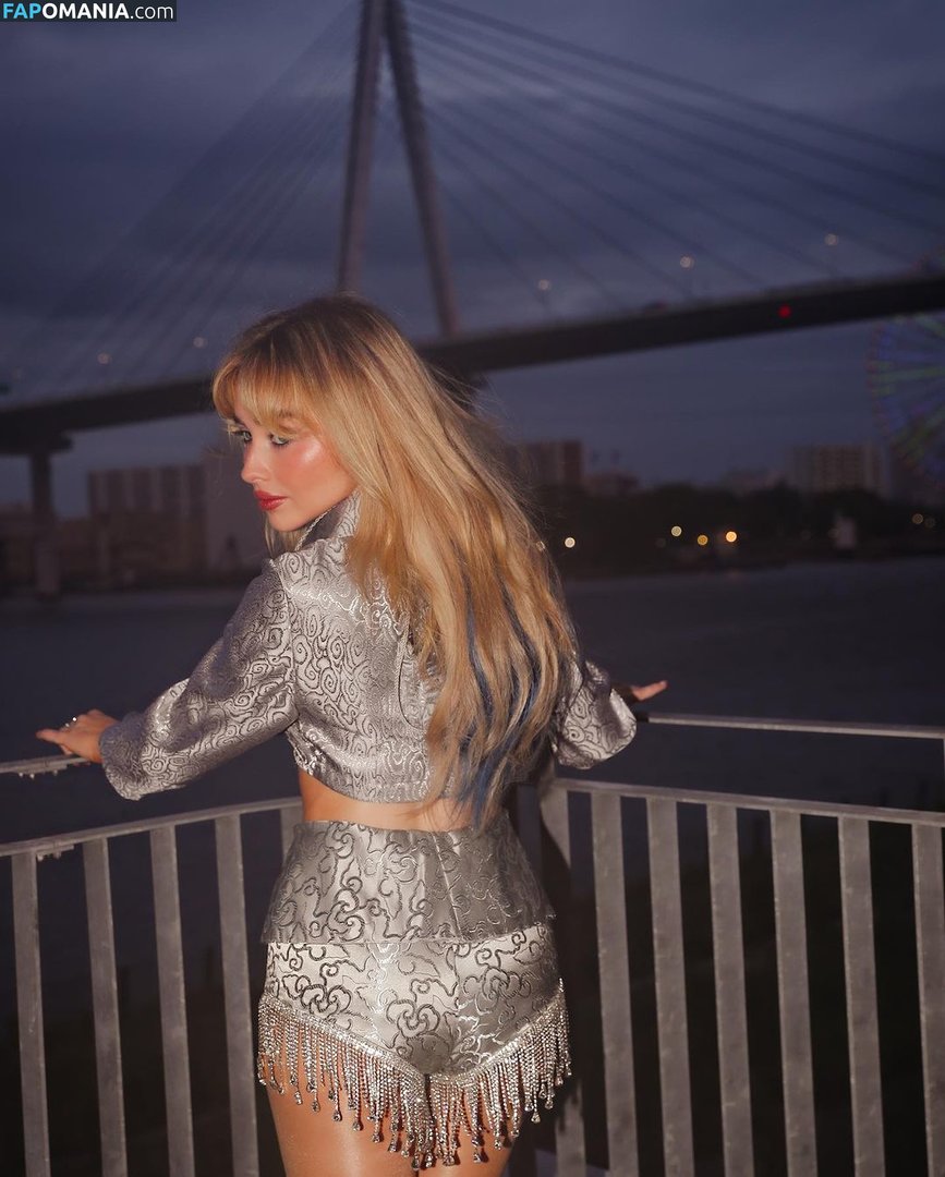 Sabrina Carpenter / https: / sabrinacarpenter Meztelen OnlyFans  Kikerült fotó #90