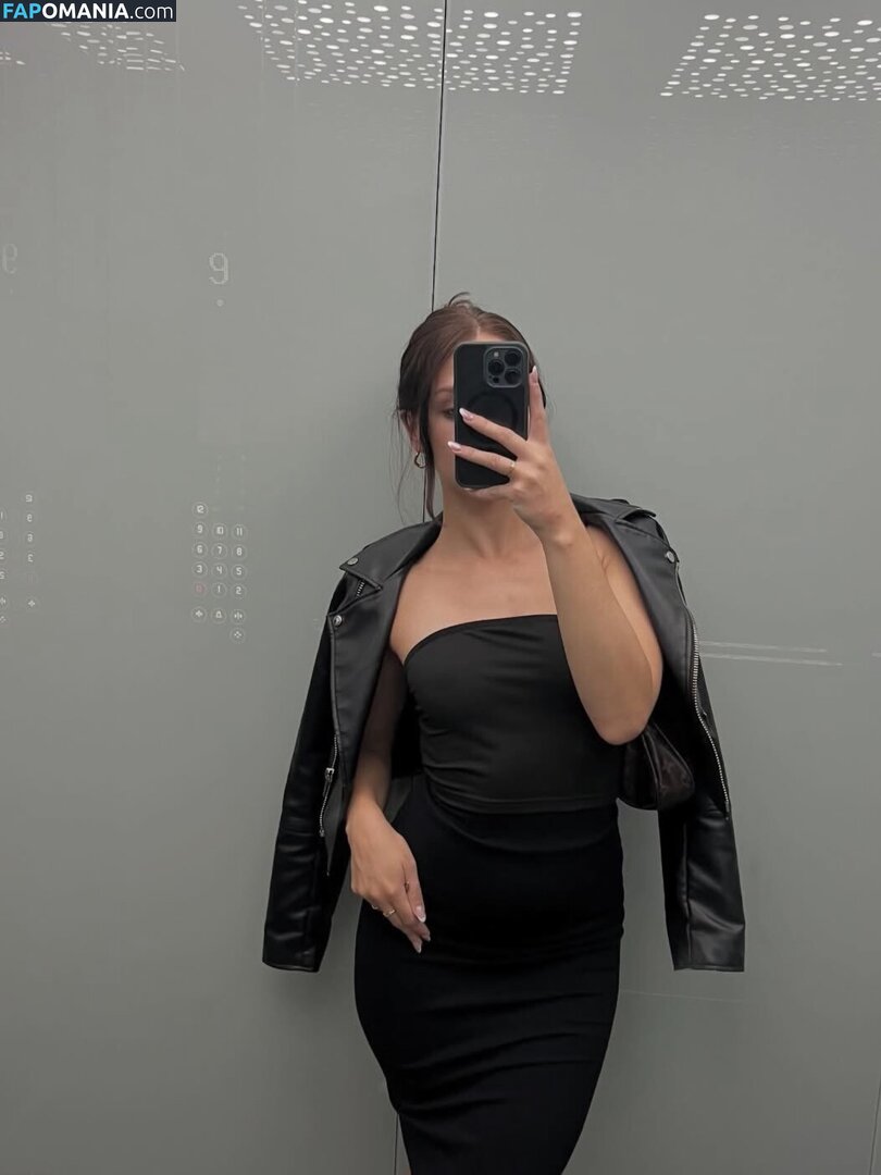 eminkarosikova / emrosik_ / secretofema Meztelen OnlyFans  Kikerült fotó #11