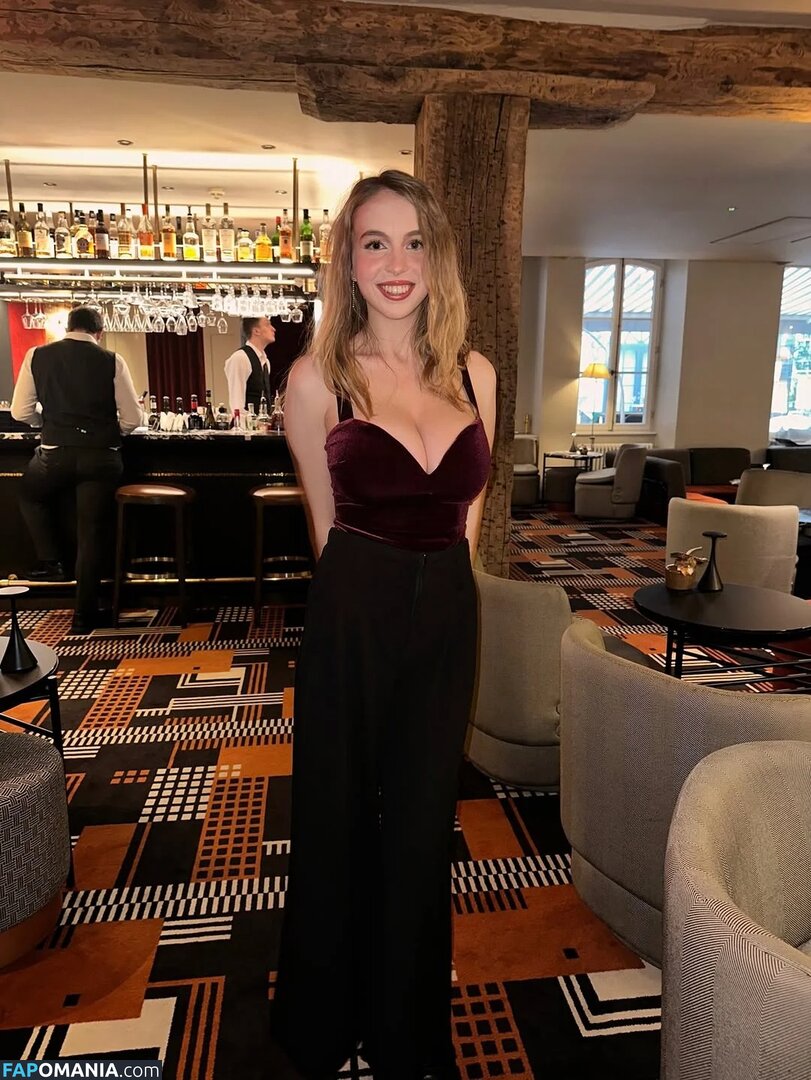 Serena Skybourne / https: / serenaskybourne Meztelen OnlyFans  Kikerült fotó #22
