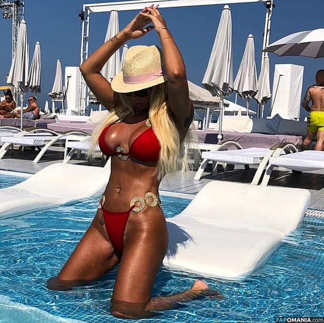 Simona Trasca / simonatrasca / simonatrsc Meztelen OnlyFans  Kikerült fotó #5