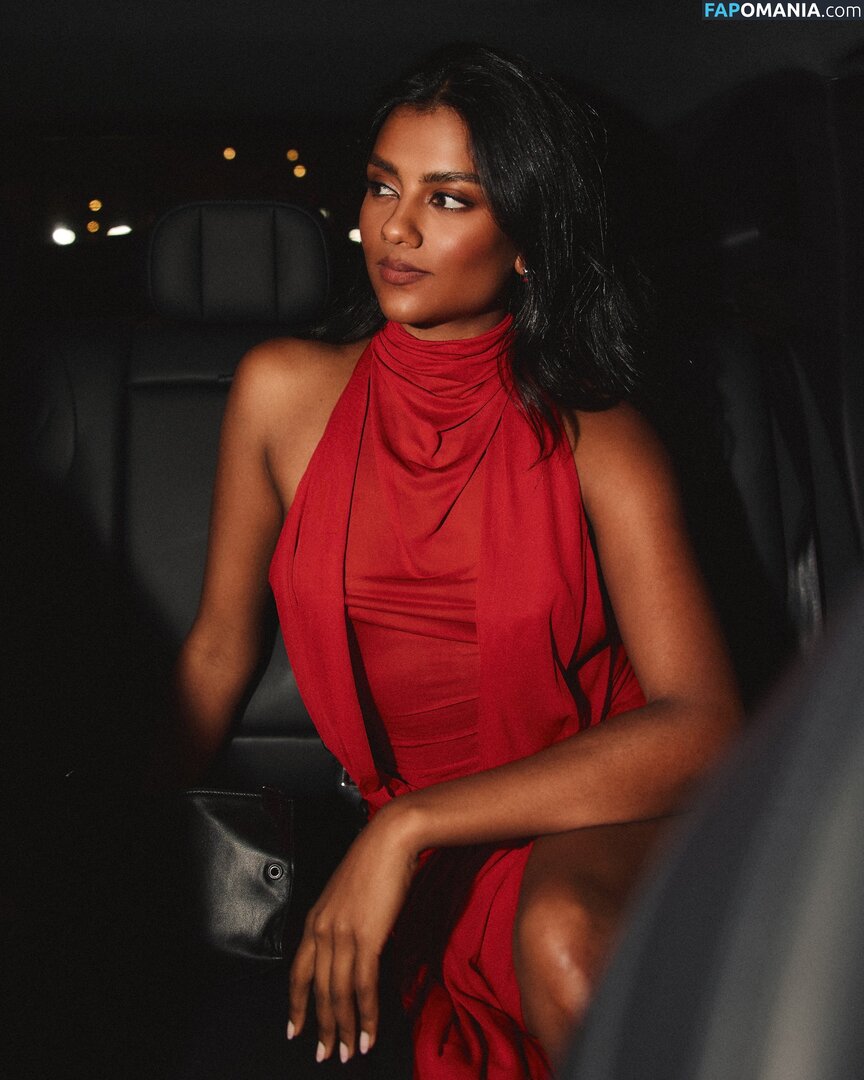 Simone Ashley / simoneashley Meztelen OnlyFans  Kikerült fotó #7