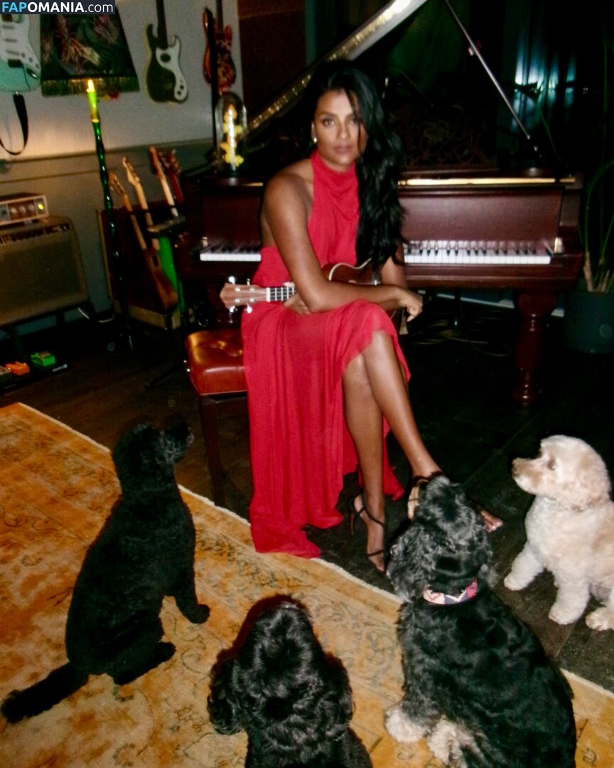 Simone Ashley / simoneashley Meztelen OnlyFans  Kikerült fotó #9