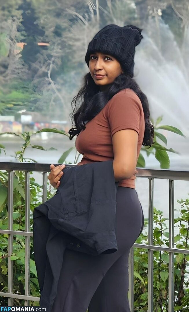 sneetha / sneetha poori Meztelen OnlyFans  Kikerült fotó #1