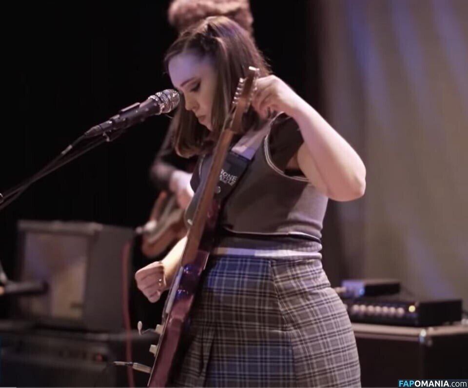 Soccer Mommy / Sophia Allison / soccermommyband Meztelen OnlyFans  Kikerült fotó #3