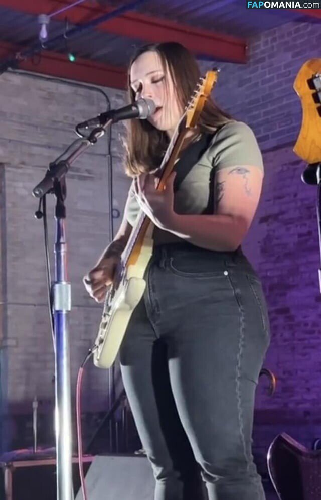 Soccer Mommy / Sophia Allison / soccermommyband Meztelen OnlyFans  Kikerült fotó #4