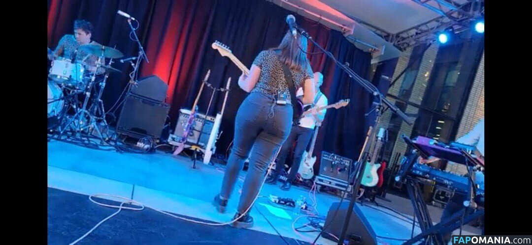 Soccer Mommy / Sophia Allison / soccermommyband Meztelen OnlyFans  Kikerült fotó #6