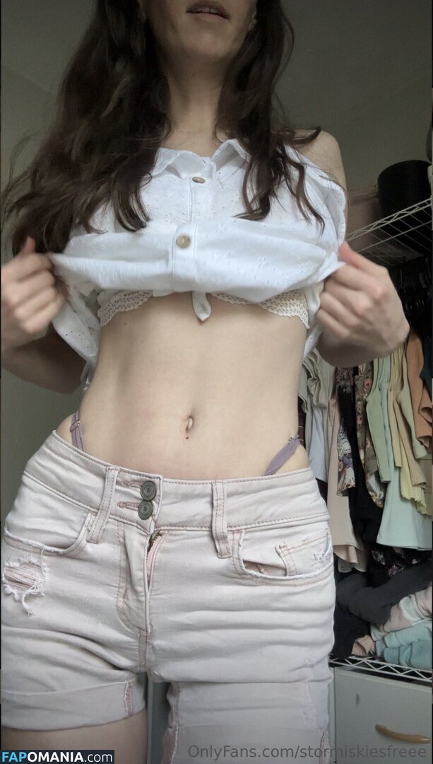 StormieSkies / stormiskiesfreee Meztelen OnlyFans  Kikerült fotó #7