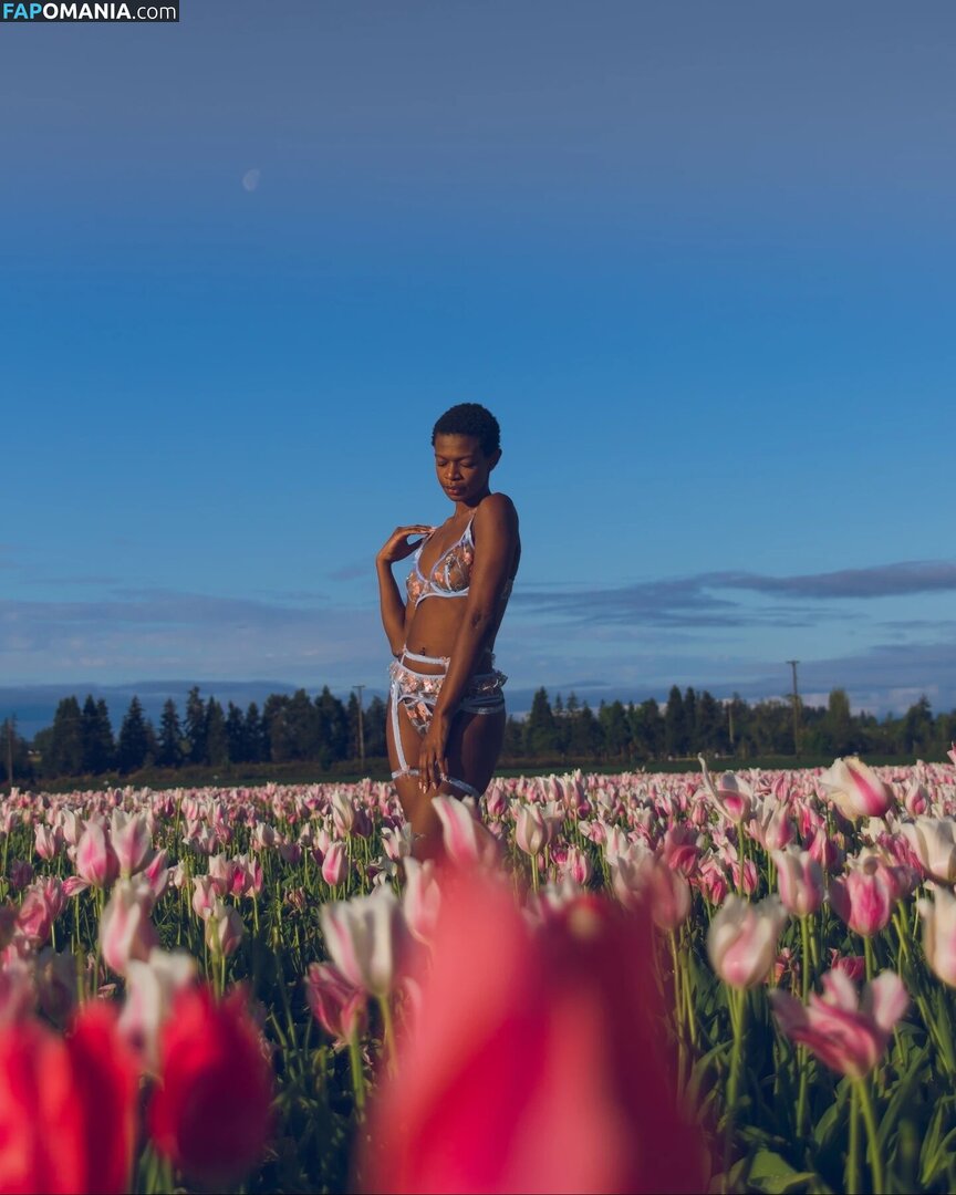 Autumn / autumn.busayo / autumnbusayo / sveltegoddess Meztelen OnlyFans  Kikerült fotó #5