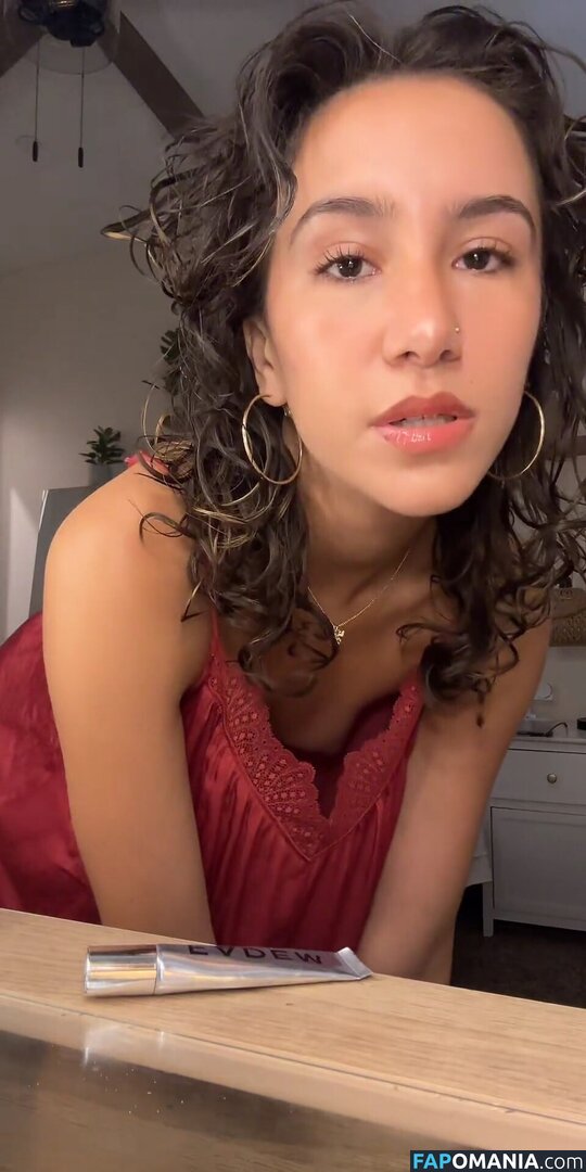 Tiktok Live Nipslips & Nudity / _hollyrh_ / florpitch.liliz / meenerrweener / mstatianaa_ Meztelen OnlyFans  Kikerült fotó #3