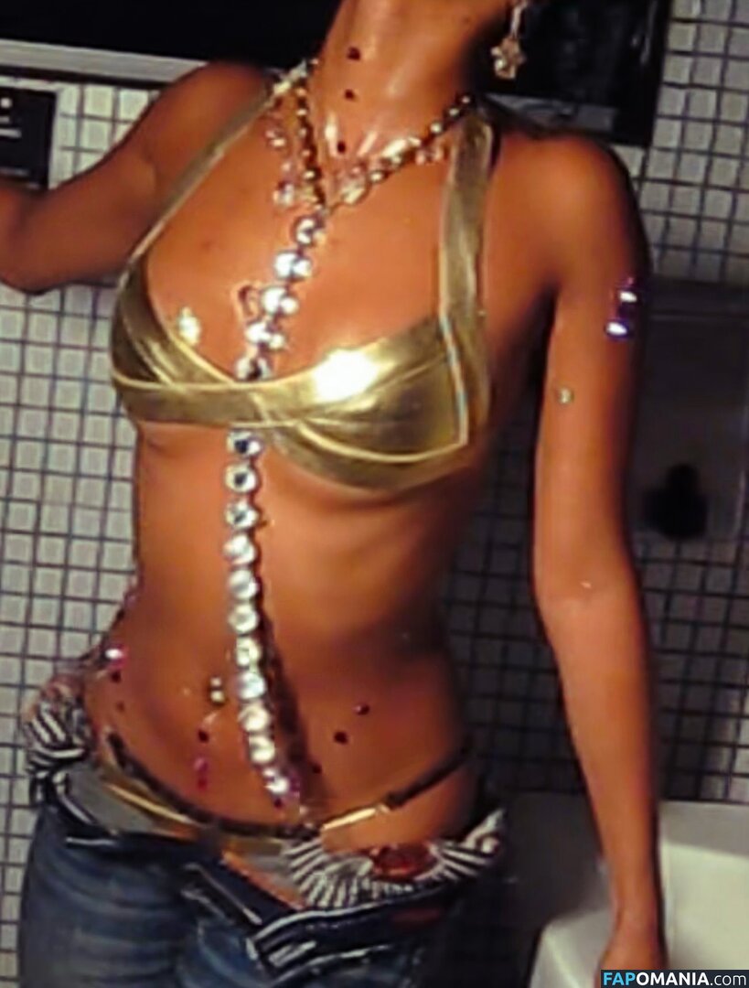 Tyla / Tyllaaaaaaa / https: Meztelen OnlyFans  Kikerült fotó #60